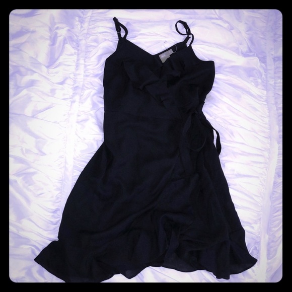 ASOS nursing/maternity black ruffle wrap dress - Picture 2 of 2